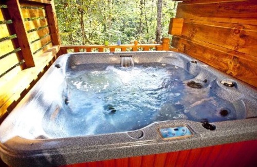Tellico Plains Cabina | Acogedora cabaña de madera con bañera de hidromasaje, cabina de oso