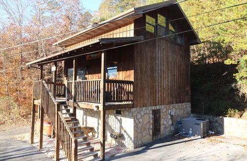 Caton Cabina | Cueva de la cueva del oso 2bd / 2bth / HOT TUB