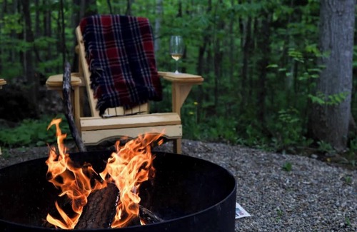 Miller Lake Casa | “Bear Cave” Luxury Glamping Tent | Tobermory