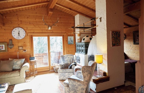 Waidring Casa | Bear Creek Cottage: Iydillic cabin in the woods perfect for family & fur babies