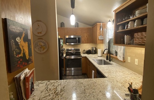 Alpine Meadows Cabina | Bear Creek cozy ski/hike retreat in Alpine Meadows.