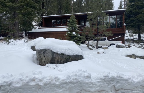 Alpine Meadows Cabina | Bear Creek cozy ski/hike retreat in Alpine Meadows.