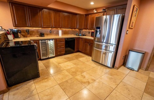 Colorado Springs Condominio | Bear Creek Lodge - Hot Tub - King Bed - Close to Everything