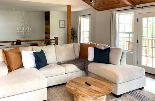 Hendersonville Cabina | Bear Crossing- Exciting Adventure Ahead! Pets Welcome - Hiking!