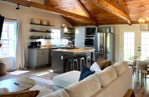 Hendersonville Cabina | Bear Crossing- Exciting Adventure Ahead! Pets Welcome - Hiking!