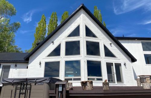 Garden City Casa | Bear Foot Beach House-Beautiful Views on the Lake