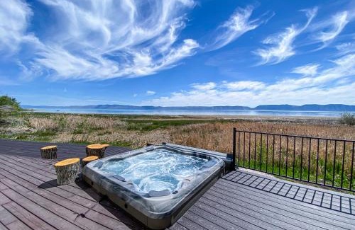 Garden City Casa | Bear Foot Beach House-Beautiful Views on the Lake