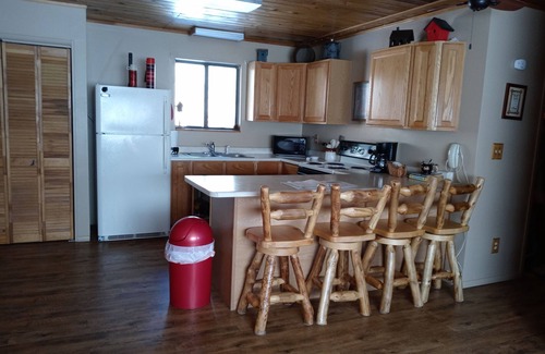 Cripple Creek Casa | Bear Foot Getaway: Secluded Cabin in Aspens, deck, Hot Tub, 6Mi to Cripple Creek