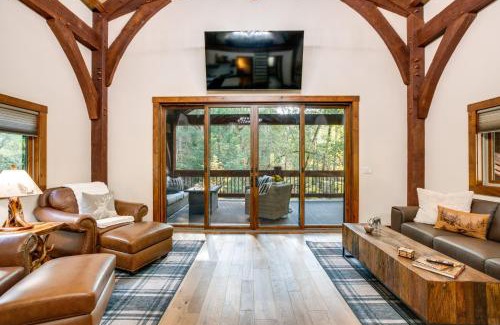Sutter Creek Casa | Bear Lodge Waterfront Cabin with Level 2 EV Charger
