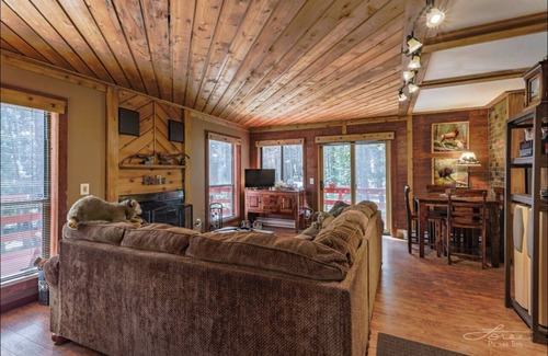 Saint Mary's Casa | BEAR PARK CABIN, glacier, lakes, fishing & hiking, ATV trails!