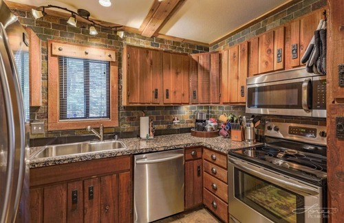 Saint Mary's Casa | BEAR PARK CABIN, glacier, lakes, fishing & hiking, ATV trails!
