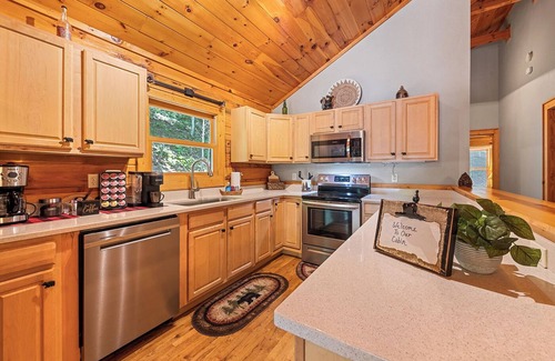 Waynesville Cabina | Bear Pause Cabin en la hermosa Waynesville, NC, cerca de Maggie Valley / Asheville