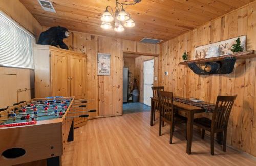 Big Bear Lake Casa | Bear Pause -Walk to lake and Alpine Slides! Beautiful knotty pine interior!