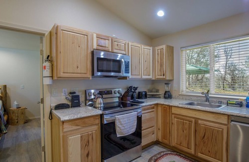 Mariposa Casa | Bear Paw Cabin new construction near Yosemite on a beautiful property