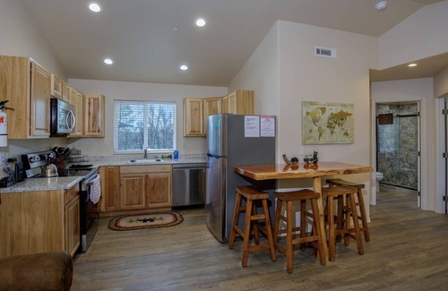 Mariposa Casa | Bear Paw Cabin new construction near Yosemite on a beautiful property