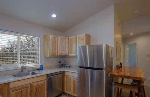 Mariposa Casa | Bear Paw Cabin new construction near Yosemite on a beautiful property