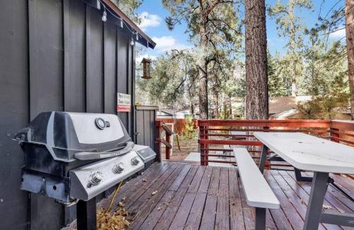Big Bear Lake Casa | Bear Paw Cottage~ Hot Tub~ Resort Base Camp Cottage~