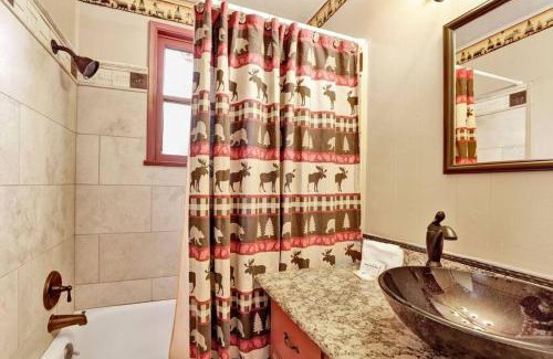 Big Bear Lake Casa | Bear Paw Cottage~ Hot Tub~ Resort Base Camp Cottage~