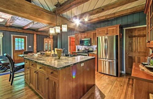 Acme Casa | Bear's Eye View - Mountain Retreat w/Hot Tub!