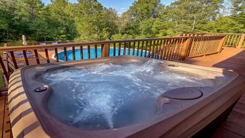 Seymour Casa | Bear Splashin Fun