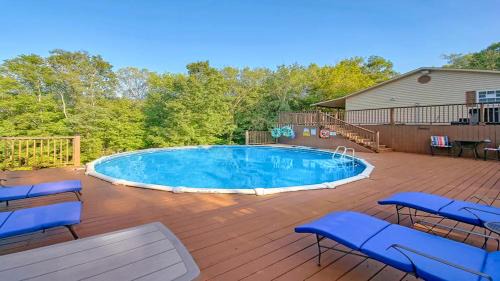 Seymour Casa | Bear Splashin Fun