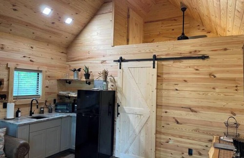 Cosby Cabina | Bear Top Junior Small Cabin w EV Charger