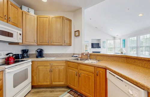 Ocean View Condominio | Bear Trap Dunes 2nd floor condo w/ tennis court, basketball court, & golf