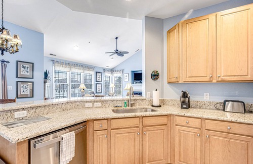 Ocean View Condominio | Bear Trap Dunes 2nd floor condo w/ basketball court, free WiFi, and shared sauna
