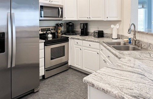 Ocean View Condominio | Bear Trap Dunes condo with pools, hot tub, WiFi, central A/C, & washer/dryer