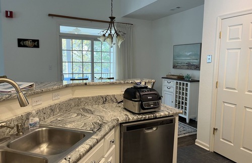 Ocean View Condominio | Bear Trap Dunes condo with pools, hot tub, WiFi, central A/C, & washer/dryer