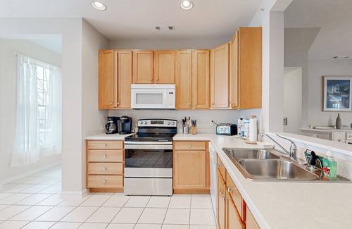 Ocean View Condominio | Bear Trap Dunes home w/ AC, fireplace, balcony, W/D, beach shuttle