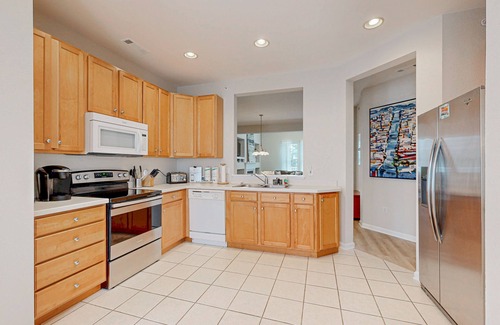 Ocean View Condominio | Bear Trap Dunes home w/ AC, fireplace, balcony, W/D, beach shuttle