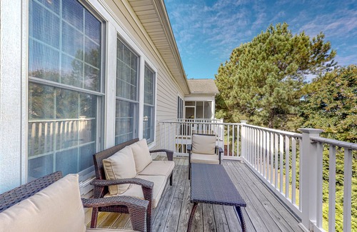 Ocean View Condominio | Bear Trap Dunes home w/ AC, fireplace, balcony, W/D, beach shuttle