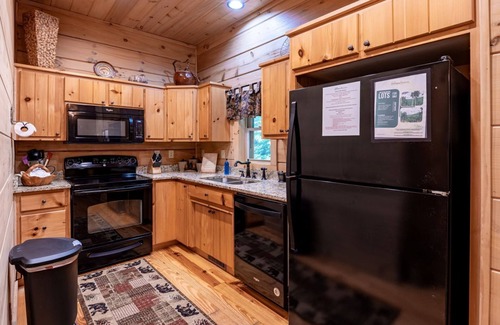 Topton Cabina | Bear Tree-Pet Friendly, Private Luxury Cabin Rental, 30 Minutes to the Great Smoky Mountains, Rafting-Nantahala NC