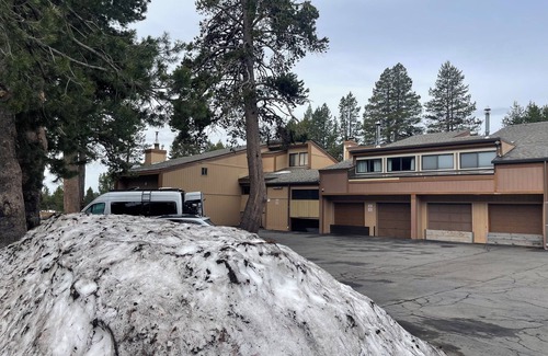 Arnold Condominio | Bear Valley Village Family Ski Condo. Pet Friendly Permit # 2025004