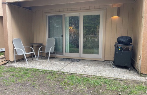 Arnold Condominio | Bear Valley Village Family Ski Condo. Pet Friendly Permit # 2025004