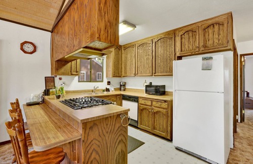 Summit Estates Cabina | Bearadise Cottage Big Bear- Hot Tub- Foosball- Central