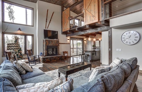 Lead Casa | Bearded Wonder | 4 Bed, 2 Bath