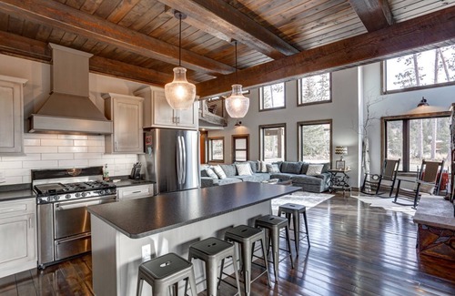 Lead Casa | Bearded Wonder | 4 Bed, 2 Bath