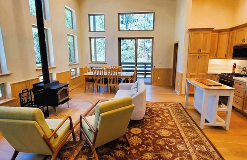 Pine Mountain Club Cabina | "Bearly Connected", a brand new modern cabin in Pine Mountain Club w/EV charger