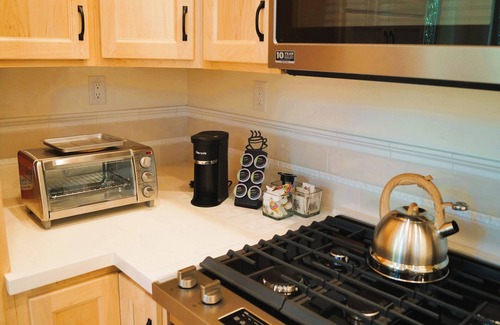 Pine Mountain Club Cabina | "Bearly Connected", a brand new modern cabin in Pine Mountain Club w/EV charger