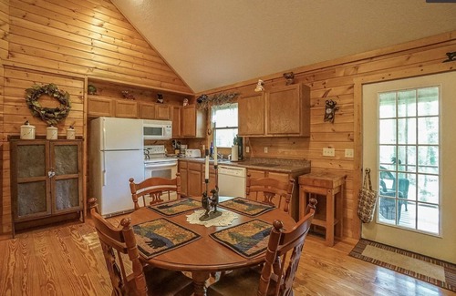 Townsend Cabina | "Bearly Rustic" - 2 bdrm/2 bath - Off the grid, beautiful scenic