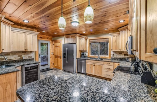 Wears Valley Cabina | Bearmont Lodge 4 Bedroom Cabin by RedAwning