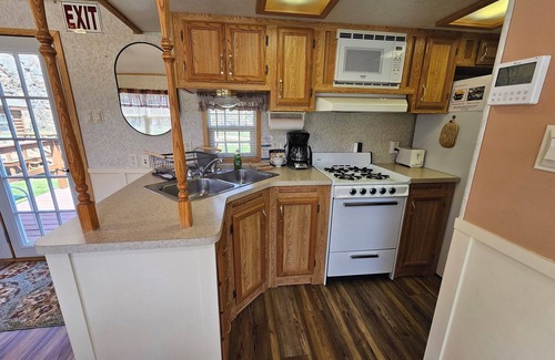 Hill City Cabina | Bears Den Vacation Cabin at Creekside