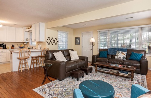 Flat Rock Casa | Bears` Lodge at Bonclarken | 4 Bed, 3 Bath