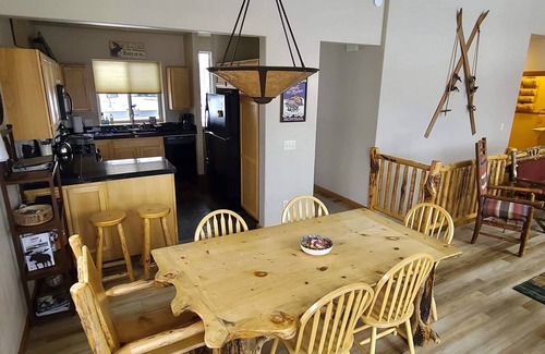 Gallatin Gateway Casa | Beartooth; Hermosa Big Sky & Yellowstone Casa de vacaciones!