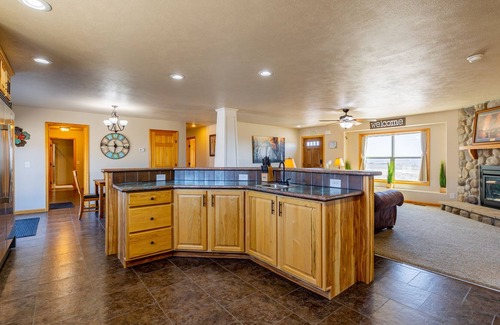 Powell Casa | Beartooth Retreat- space for large groups