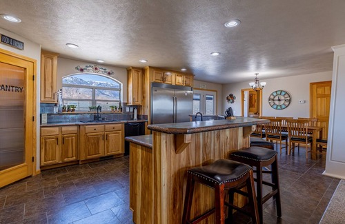 Powell Casa | Beartooth Retreat- space for large groups