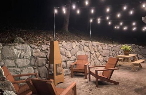 Townsend Casa | Beary Relaxing Cabin - Rustic with Outdoor Patio
