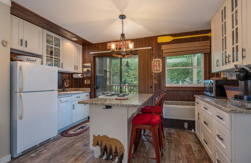 Lake Lure Condominio | |"Beary Relaxing Suite"| Access to Rumbling Bald Amenities! ☆HUGE winter dscnt!☆